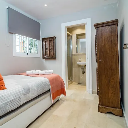 Captivating Coastal Townhouse In Aloha Pueblo With Amazing Mountain Views Сasa de vacaciones Marbella