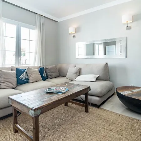Captivating Coastal Townhouse In Aloha Pueblo With Amazing Mountain Views בית נופש