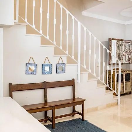 בית נופש Captivating Coastal Townhouse In Aloha Pueblo With Amazing Mountain Views מארבלה