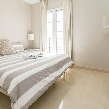 Captivating Coastal Townhouse In Aloha Pueblo With Amazing Mountain Views בית נופש