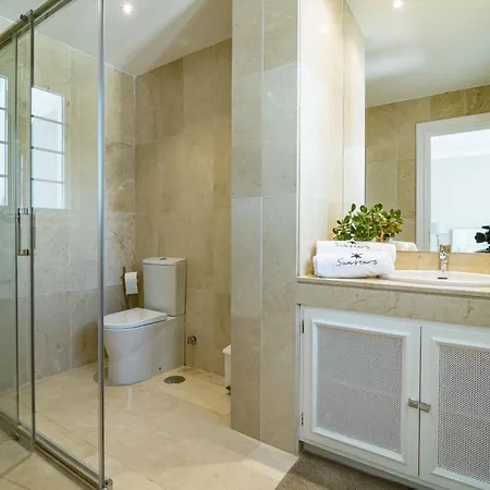 Captivating Coastal Townhouse In Aloha Pueblo With Amazing Mountain Views בית נופש