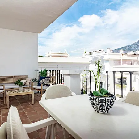 Captivating Coastal Townhouse In Aloha Pueblo With Amazing Mountain Views בית נופש מארבלה