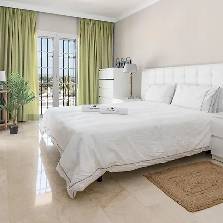 בית נופש Captivating Coastal Townhouse In Aloha Pueblo With Amazing Mountain Views מארבלה