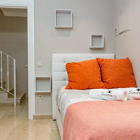 Captivating Coastal Townhouse In Aloha Pueblo With Amazing Mountain Views בית נופש מארבלה
