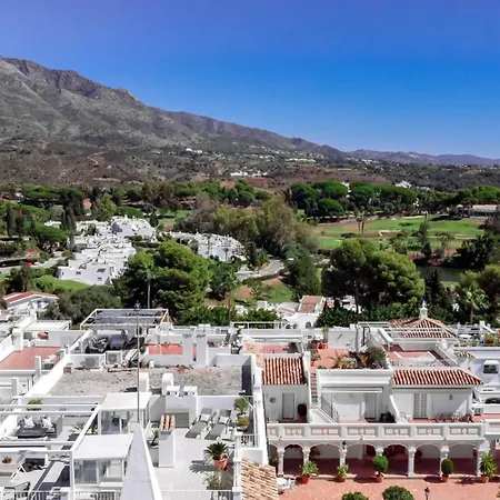 Captivating Coastal Townhouse In Aloha Pueblo With Amazing Mountain Views בית נופש מארבלה